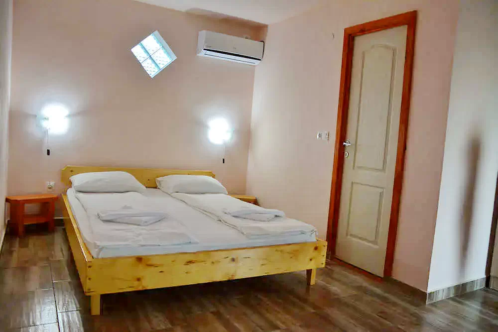 Sasca Română Cazare | Motel (K0901-9) Imaginea poate fi supusă drepturilor de autor. Se recomandă contactarea titularului drepturilor.
