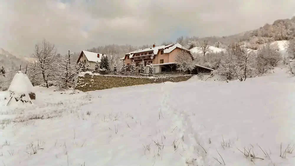 Valea Boga Cazare | Motel (K0051-21) Imaginea poate fi supusă drepturilor de autor. Se recomandă contactarea titularului drepturilor.