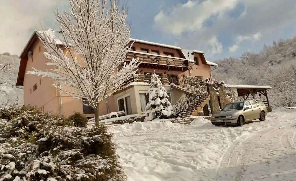 Valea Boga Cazare | Motel (K0051-24) Imaginea poate fi supusă drepturilor de autor. Se recomandă contactarea titularului drepturilor.