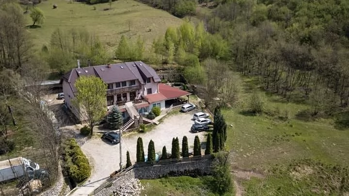 Valea Boga Cazare | Motel (K0051-46) Imaginea poate fi supusă drepturilor de autor. Se recomandă contactarea titularului drepturilor.