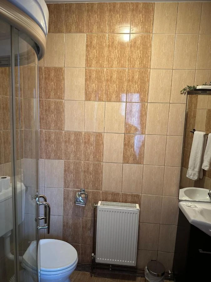 Gyergyószentmiklós Szállás | Turisztikai panzió (K1533-43) A kép szerzői jogvédelem alatt állhat. Javasolt a kapcsolatfelvétel a jog tulajdonossal.