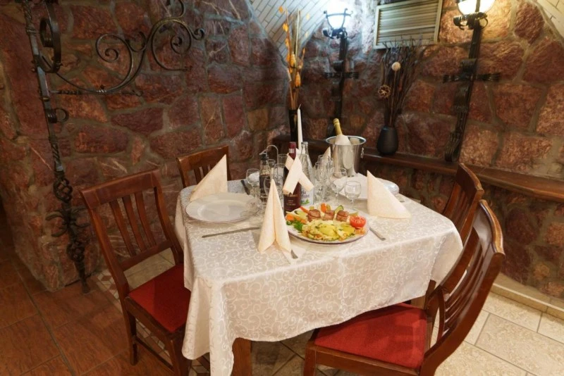 Gheorgheni Cazare | Pensiune turistică (K1533-56) Imaginea poate fi supusă drepturilor de autor. Se recomandă contactarea titularului drepturilor.