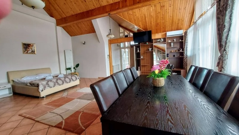  Szállás | Kemping / turistapihenő (K0633-9) A kép szerzői jogvédelem alatt állhat. Javasolt a kapcsolatfelvétel a jog tulajdonossal.