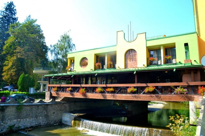 Băile Olănești Cazare | Hotel*** (K0760-18) Imaginea poate fi supusă drepturilor de autor. Se recomandă contactarea titularului drepturilor. Băile Olănești Cazare | Hotel*** (K0760-18) Imaginea poate fi supusă drepturilor de autor. Se recomandă contactarea titularului drepturilor.