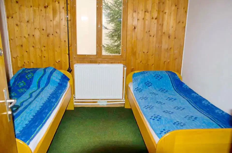 Aiud Cazare | Motel (K0029-36) Imaginea poate fi supusă drepturilor de autor. Se recomandă contactarea titularului drepturilor.