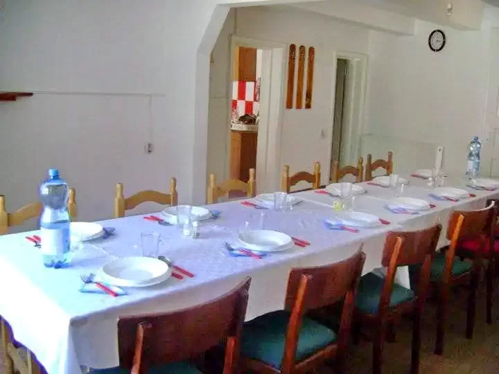 Sâncraiu Cazare | Hotel**** (K1192-10) Imaginea poate fi supusă drepturilor de autor. Se recomandă contactarea titularului drepturilor.