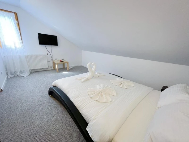 Bușteni Cazare | Motel (K1565-8) Imaginea poate fi supusă drepturilor de autor. Se recomandă contactarea titularului drepturilor.