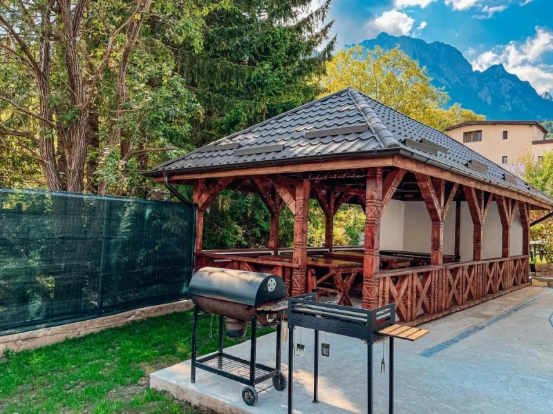 Bușteni Cazare | Motel (K1565-13) Imaginea poate fi supusă drepturilor de autor. Se recomandă contactarea titularului drepturilor.