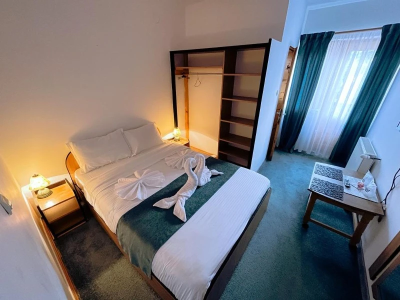 Bușteni Cazare | Motel (K1565-19) Imaginea poate fi supusă drepturilor de autor. Se recomandă contactarea titularului drepturilor.