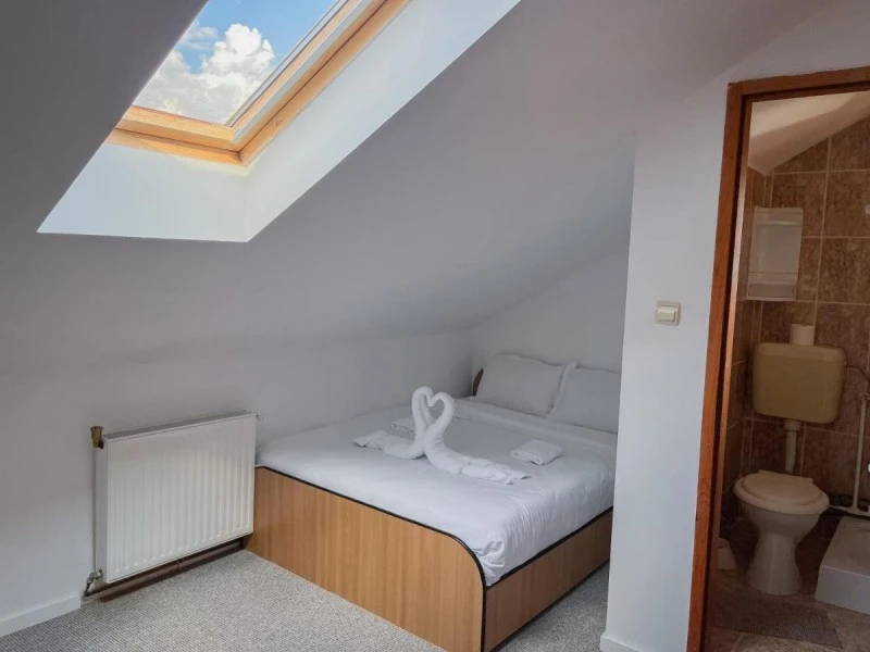 Bușteni Cazare | Motel (K1565-20) Imaginea poate fi supusă drepturilor de autor. Se recomandă contactarea titularului drepturilor.