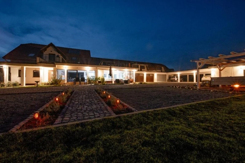 Căpâlnița Cazare | Casă de apartamente (K1592-23) Imaginea poate fi supusă drepturilor de autor. Se recomandă contactarea titularului drepturilor.