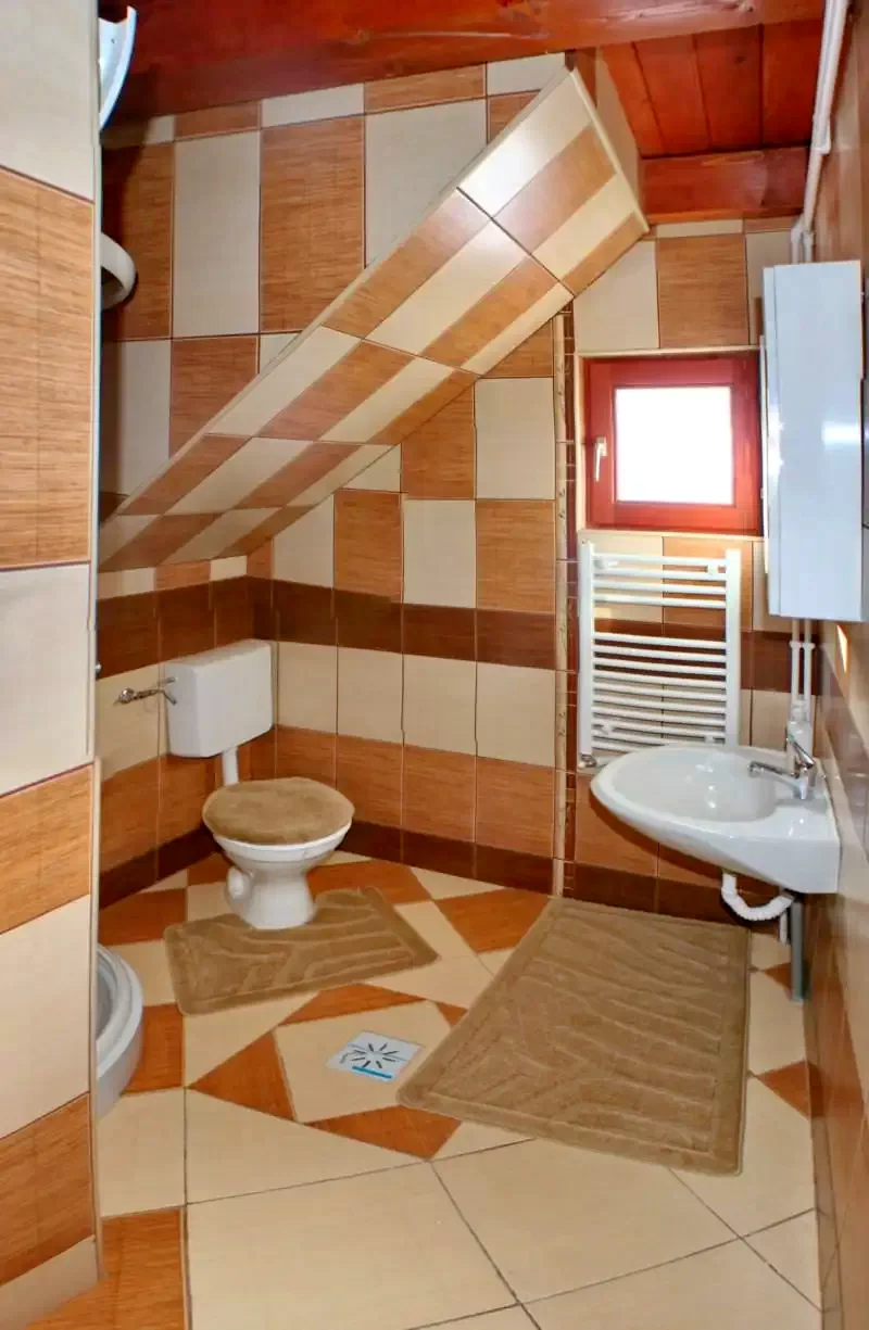 Parajd Szállás | Apartmanház (K0215-6) A kép szerzői jogvédelem alatt állhat. Javasolt a kapcsolatfelvétel a jog tulajdonossal.