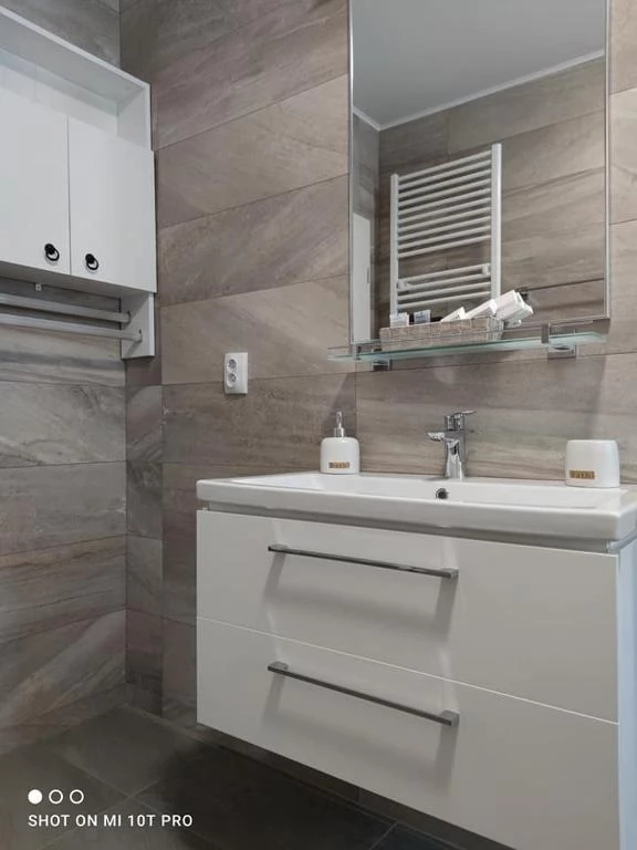 Bușteni Cazare | Apartament sau cameră de închiriat (K1444-8) Imaginea poate fi supusă drepturilor de autor. Se recomandă contactarea titularului drepturilor.