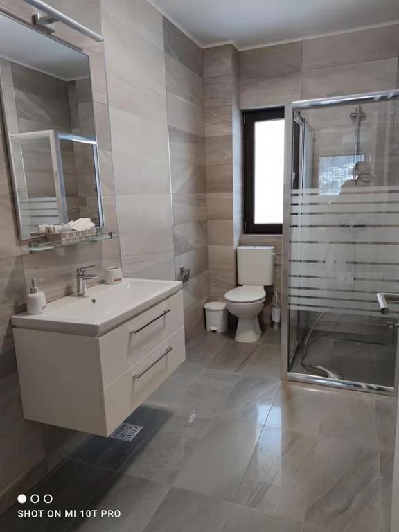 Bușteni Cazare | Apartament sau cameră de închiriat (K1444-16) Imaginea poate fi supusă drepturilor de autor. Se recomandă contactarea titularului drepturilor.