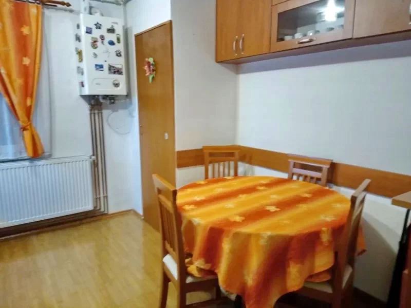 Sfântu Gheorghe Cazare | Apartament sau cameră de închiriat (K1419-3) Imaginea poate fi supusă drepturilor de autor. Se recomandă contactarea titularului drepturilor.