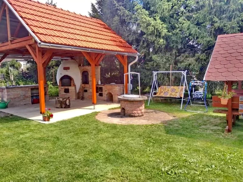  Cazare | Casă de apartamente (K0238-2) Imaginea poate fi supusă drepturilor de autor. Se recomandă contactarea titularului drepturilor.