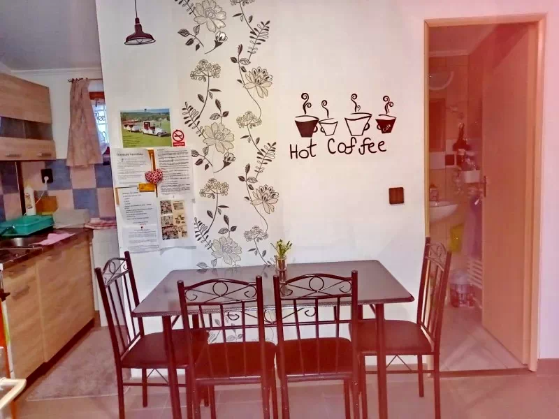  Cazare | Casă de apartamente (K0238-15) Imaginea poate fi supusă drepturilor de autor. Se recomandă contactarea titularului drepturilor.