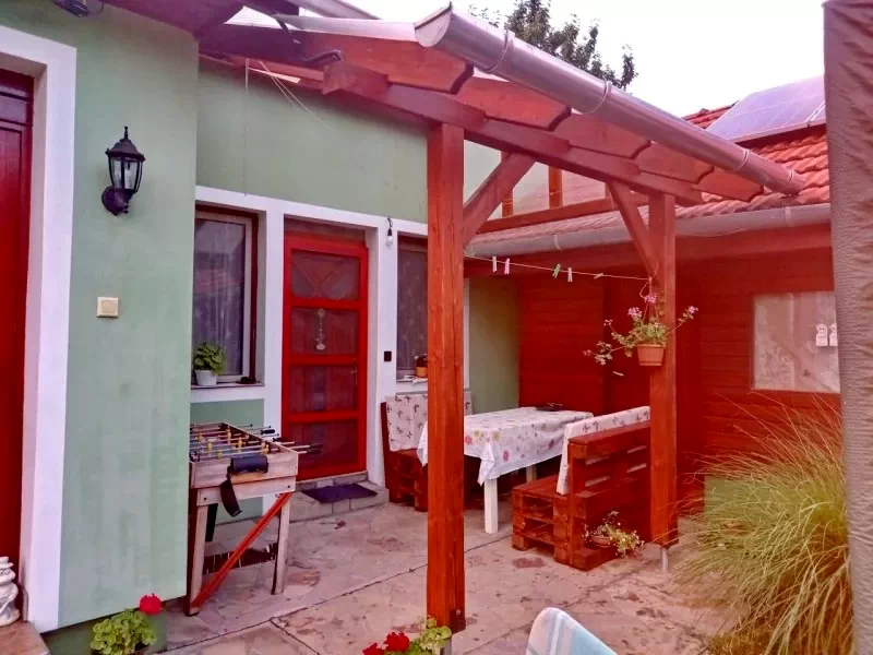  Cazare | Casă de apartamente (K0238-16) Imaginea poate fi supusă drepturilor de autor. Se recomandă contactarea titularului drepturilor.