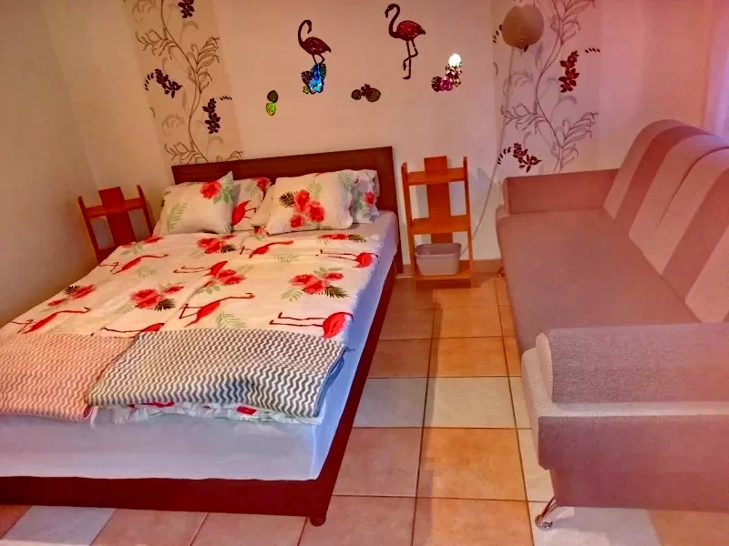  Cazare | Casă de apartamente (K0238-26) Imaginea poate fi supusă drepturilor de autor. Se recomandă contactarea titularului drepturilor.