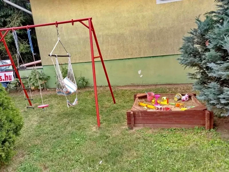  Cazare | Casă de apartamente (K0238-35) Imaginea poate fi supusă drepturilor de autor. Se recomandă contactarea titularului drepturilor.