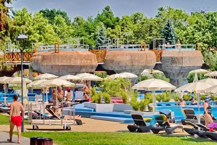  Cazare | Casă de apartamente (K1100-37) Imaginea poate fi supusă drepturilor de autor. Se recomandă contactarea titularului drepturilor.