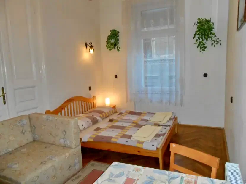 Budapest Szállás | Apartmanház (K0289-3) A kép szerzői jogvédelem alatt állhat. Javasolt a kapcsolatfelvétel a jog tulajdonossal.