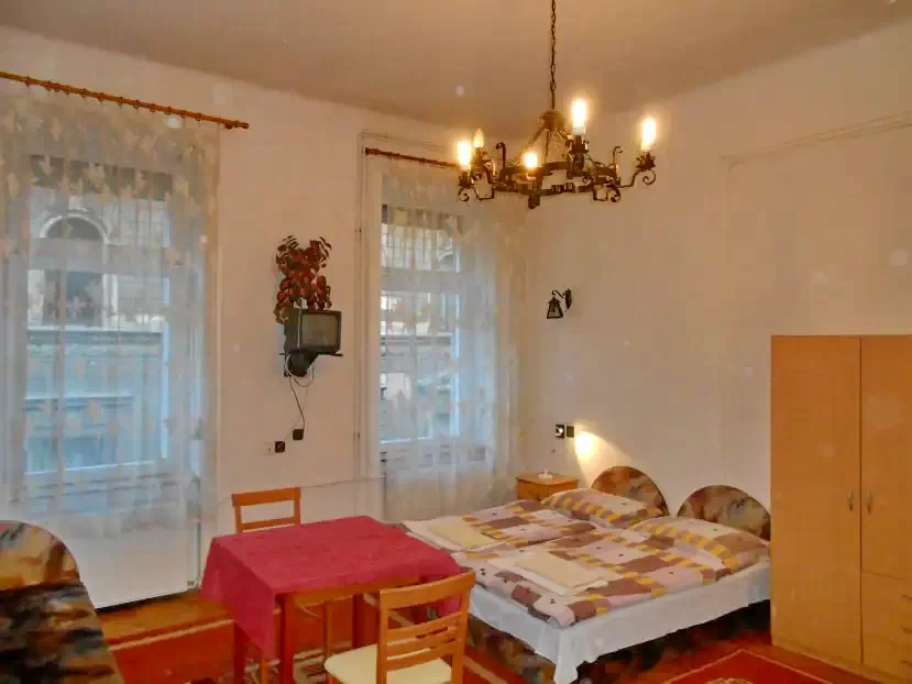 Budapesta Cazare | Casă de apartamente (K0289-10) Imaginea poate fi supusă drepturilor de autor. Se recomandă contactarea titularului drepturilor.