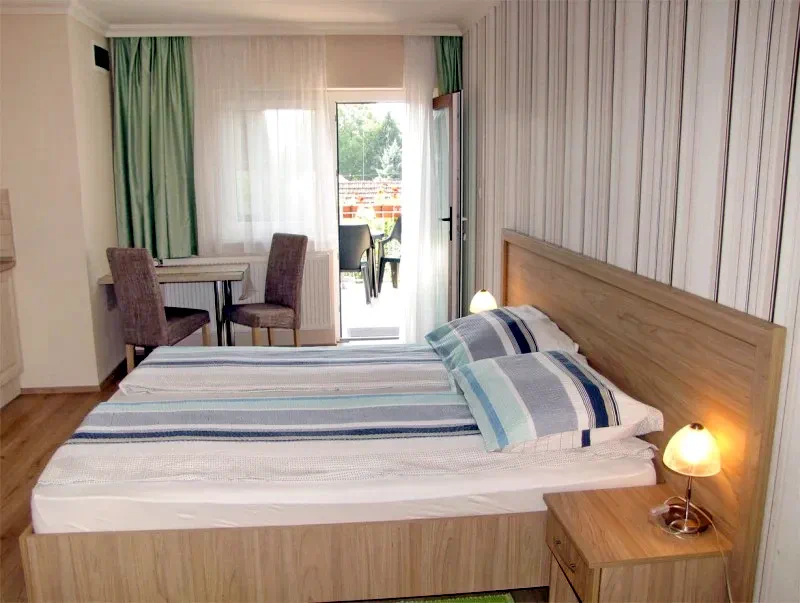 Hajdúszoboszló Szállás | Apartmanház (K1027-3) A kép szerzői jogvédelem alatt állhat. Javasolt a kapcsolatfelvétel a jog tulajdonossal.