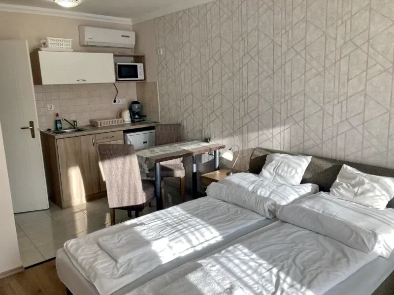  Cazare | Casă de apartamente (K1027-9) Imaginea poate fi supusă drepturilor de autor. Se recomandă contactarea titularului drepturilor.