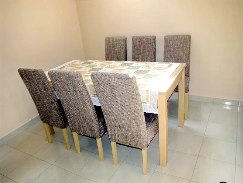  Cazare | Casă de apartamente (K1027-17) Imaginea poate fi supusă drepturilor de autor. Se recomandă contactarea titularului drepturilor.