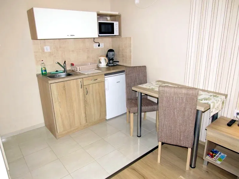  Cazare | Casă de apartamente (K1027-24) Imaginea poate fi supusă drepturilor de autor. Se recomandă contactarea titularului drepturilor.