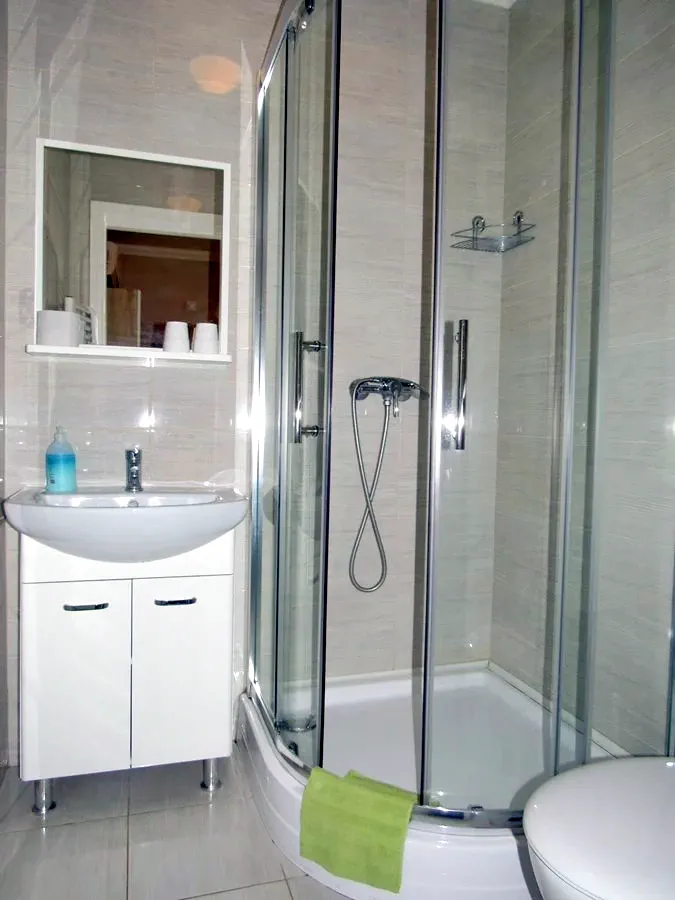  Cazare | Casă de apartamente (K1027-31) Imaginea poate fi supusă drepturilor de autor. Se recomandă contactarea titularului drepturilor.