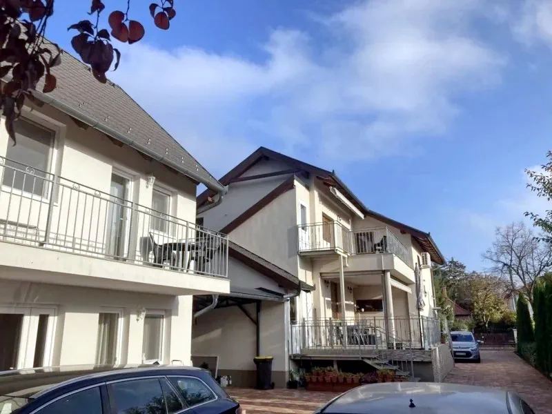  Cazare | Casă de apartamente (K1027-35) Imaginea poate fi supusă drepturilor de autor. Se recomandă contactarea titularului drepturilor.