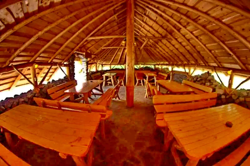 Lăzarea Cazare | Pensiune (K1074-20) Imaginea poate fi supusă drepturilor de autor. Se recomandă contactarea titularului drepturilor.