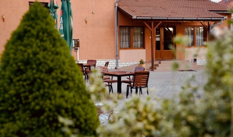 Lăzarea Cazare | Pensiune (K1074-40) Imaginea poate fi supusă drepturilor de autor. Se recomandă contactarea titularului drepturilor.