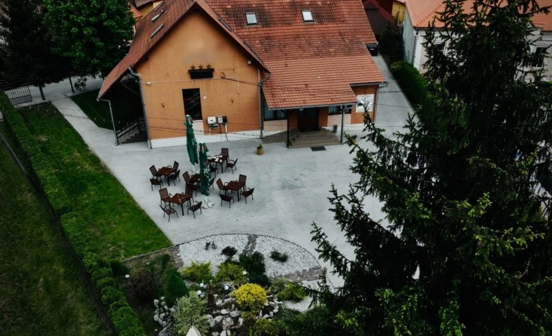 Lăzarea Cazare | Pensiune (K1074-46) Imaginea poate fi supusă drepturilor de autor. Se recomandă contactarea titularului drepturilor.