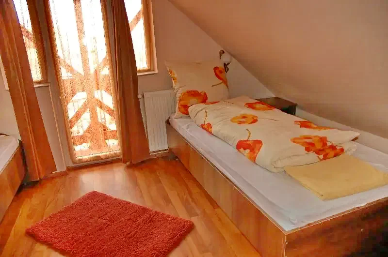 Tibod Cazare | Vilă (K0636-33) Imaginea poate fi supusă drepturilor de autor. Se recomandă contactarea titularului drepturilor.