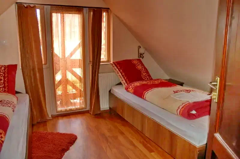 Tibod Cazare | Vilă (K0636-35) Imaginea poate fi supusă drepturilor de autor. Se recomandă contactarea titularului drepturilor.