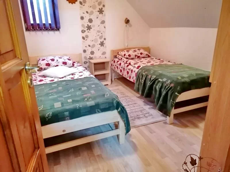Harghita-Băi Cazare | Casă de apartamente (K1422-10) Imaginea poate fi supusă drepturilor de autor. Se recomandă contactarea titularului drepturilor.