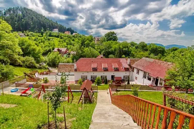 Brassó Szállás | Panzió (K0127-1) A kép szerzői jogvédelem alatt állhat. Javasolt a kapcsolatfelvétel a jog tulajdonossal.