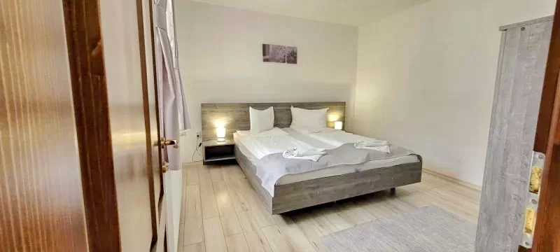 Sovata Cazare | Casă de oaspeți (K1421-12) Imaginea poate fi supusă drepturilor de autor. Se recomandă contactarea titularului drepturilor.