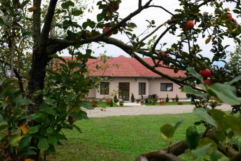 Hațeg Cazare | Cabană (K0262-7) Imaginea poate fi supusă drepturilor de autor. Se recomandă contactarea titularului drepturilor.