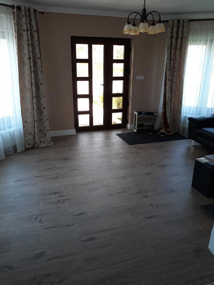 Hațeg Cazare | Cabană (K0262-11) Imaginea poate fi supusă drepturilor de autor. Se recomandă contactarea titularului drepturilor.