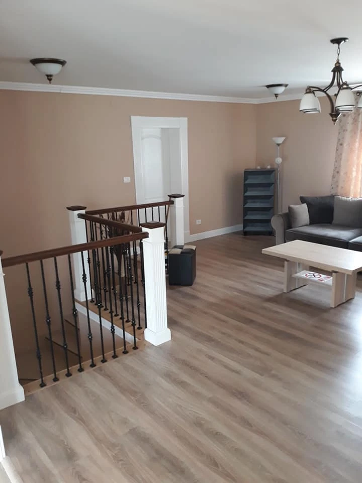 Hațeg Cazare | Cabană (K0262-34) Imaginea poate fi supusă drepturilor de autor. Se recomandă contactarea titularului drepturilor.