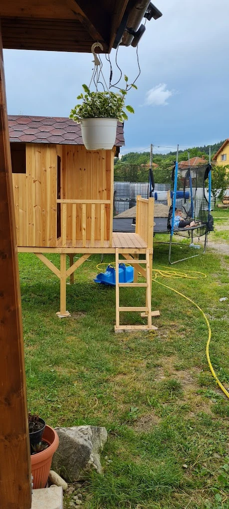 Hațeg Cazare | Cabană (K0262-43) Imaginea poate fi supusă drepturilor de autor. Se recomandă contactarea titularului drepturilor.