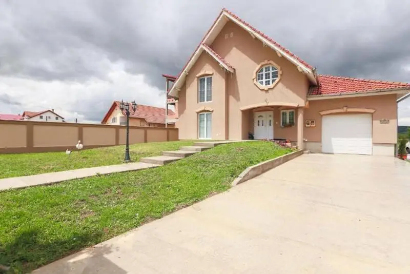 Cazare Hateg - Pensiunea Casa Iulia | Hátszeg - Júlia Ház Panzió. Imaginea poate fi supusă drepturilor de autor. Se recomandă contactarea titularului drepturilor.