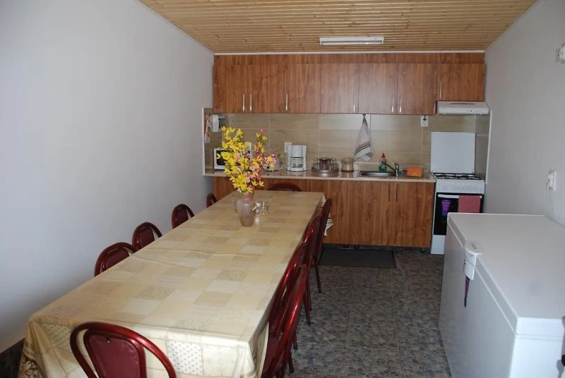 Hațeg Cazare | Cabană (K0481-3) Imaginea poate fi supusă drepturilor de autor. Se recomandă contactarea titularului drepturilor.