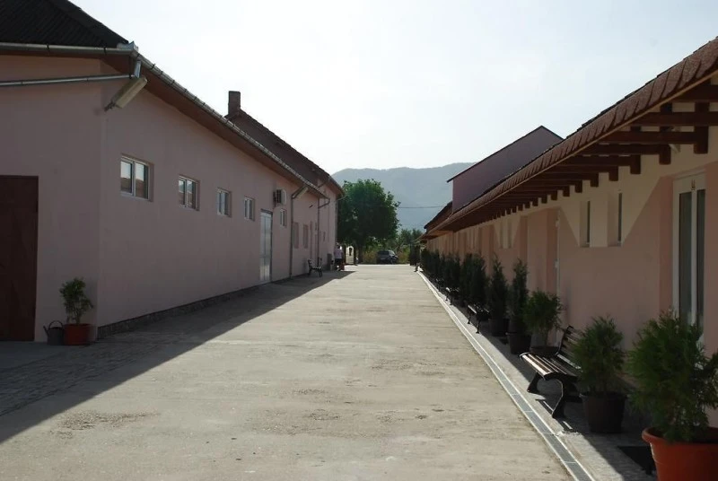 Hațeg Cazare | Cabană (K0481-18) Imaginea poate fi supusă drepturilor de autor. Se recomandă contactarea titularului drepturilor.