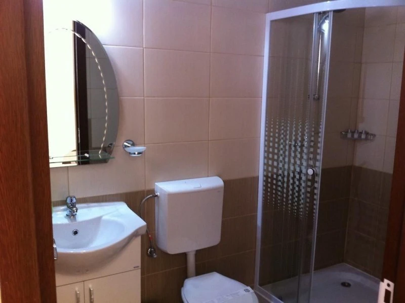 Hațeg Cazare | Cabană (K0481-24) Imaginea poate fi supusă drepturilor de autor. Se recomandă contactarea titularului drepturilor.