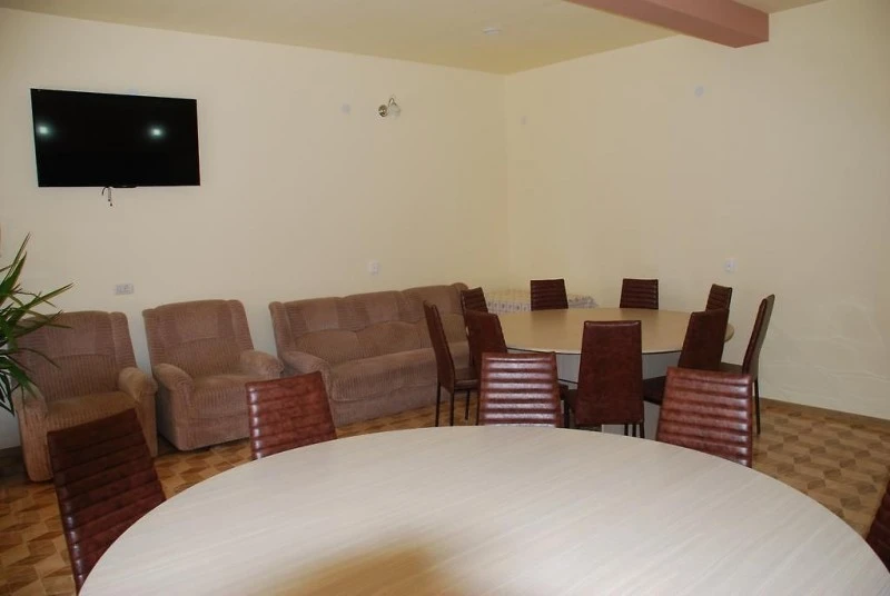 Hațeg Cazare | Cabană (K0481-28) Imaginea poate fi supusă drepturilor de autor. Se recomandă contactarea titularului drepturilor.